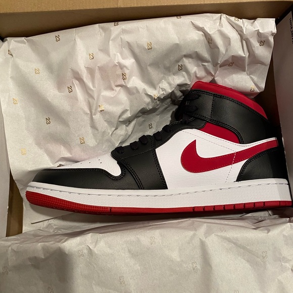 NEW Nike Air Jordan 1 Mid Gym Red Panda - Size 10.5 US - Picture 7 of 8